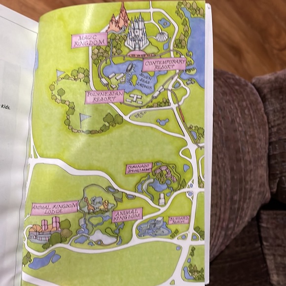 Abercrombie Minnie T-shirt with book - Picture 8 of 9